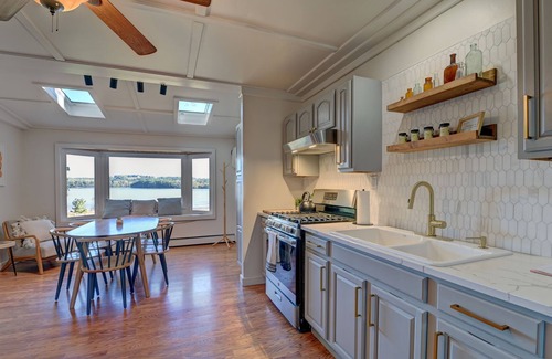 Coxsackie Casa | New! Remodeled Hudson Valley home with stunning river views