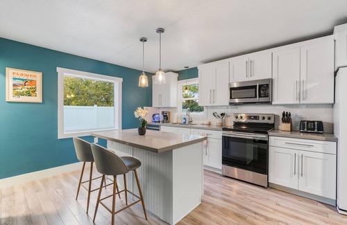 South Salt Lake Casa | NEW & Remodeled! King Beds, Hot Tub, Firepit, GameRoom, Huge Backyard, Mtn Views