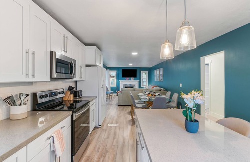 South Salt Lake Casa | NEW & Remodeled! King Beds, Hot Tub, Firepit, GameRoom, Huge Backyard, Mtn Views
