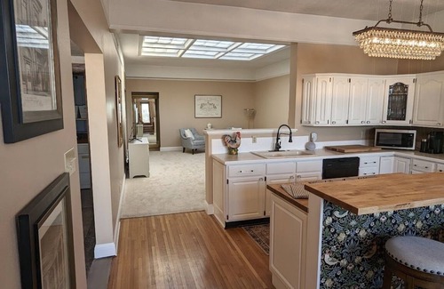 Ironwood Apartamento | New, Remodeled, Luxury Loft w/Hot Tub & Rooftop Patio