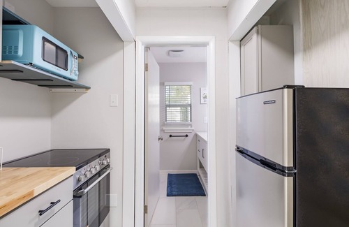North Trail Casa | NEW Remodeled Pool Home w/ Mini Golf By Downtown