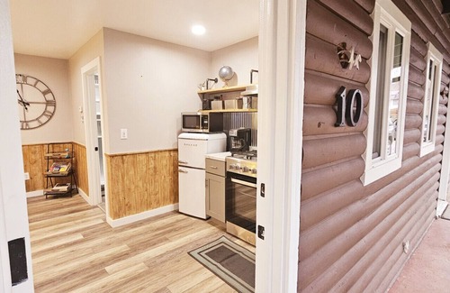 Glenwood Springs Cabina | NEW! Remodeled Cozy Rustic-Luxury w/ Kitchen #10