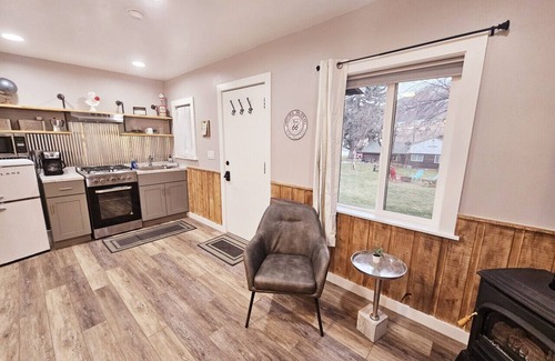 Glenwood Springs Cabina | NEW! Remodeled Cozy Rustic-Luxury w/ Kitchen #10