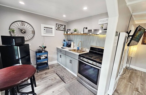 Glenwood Springs Cabina | NEW! Remodeled Cozy Rustic-Luxury w/Kitchen