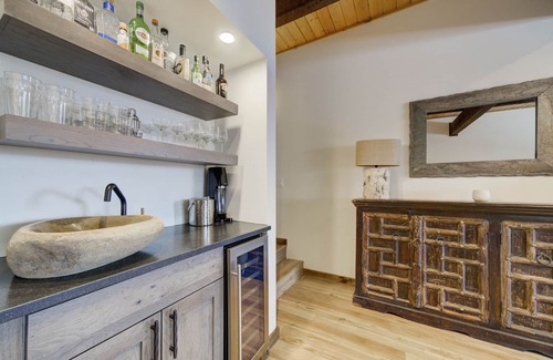 Big Sky Condominio | New Reno Ski In/Out Lux Modern Duplex w/ Private Hot Tub, Heated Garage, Views