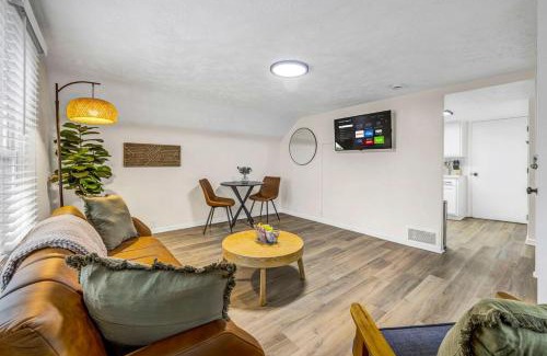 Berea Casa | New Renovated 1BR with King Modern Comfort