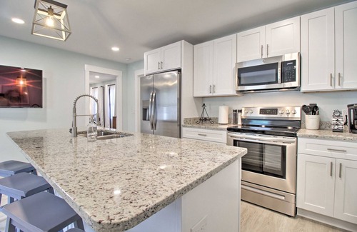 The Point Apartamento | NEW! Renovated 2 Bed 2 Bath Apartment Downtown