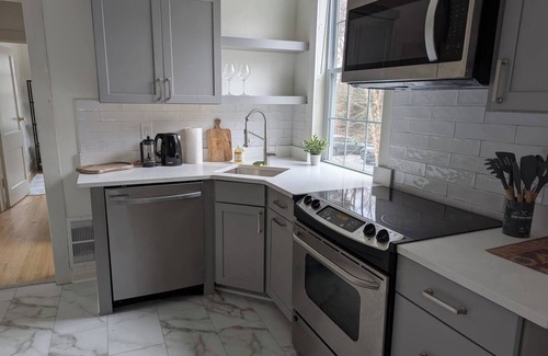 Durham Apartamento | NEW! Renovated 2Br/1Ba Convenient to 9th St, NCSSM