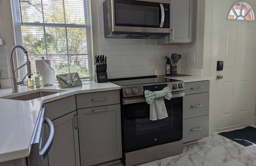 Durham Apartamento | NEW! Renovated 2Br/1Ba Convenient to 9th St, NCSSM