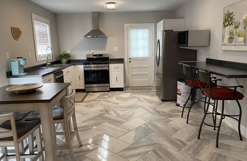 Whitehaven Casa | New renovated cottage near Graceland and Beale Street