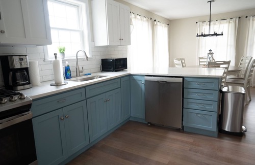 Vineyard Haven Casa | NEW! Renovated Family-Friendly Vineyard Haven Home, Close to town!