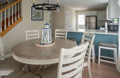 Vineyard Haven Casa | NEW! Renovated Family-Friendly Vineyard Haven Home, Close to town!
