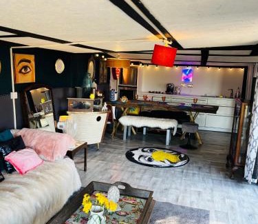 Hertford Otro | NEW RENOVATED FARM river view Cabin with wood burner pet friendly fire pit bbq