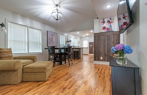 Atlanta Casa | NEW Renovated Home Mile from Mercedes Benz