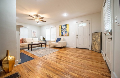 Atlanta Casa | NEW Renovated Home Mile from Mercedes Benz