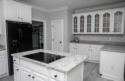 Bracey Casa | New Renovated Lake Front Home 6,000 SqFt Sleeps 22