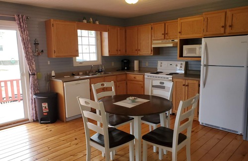 Corran Ban Cabaña | "New Renovated Refreshing 3 Bedroom 1 Bath Cottage"