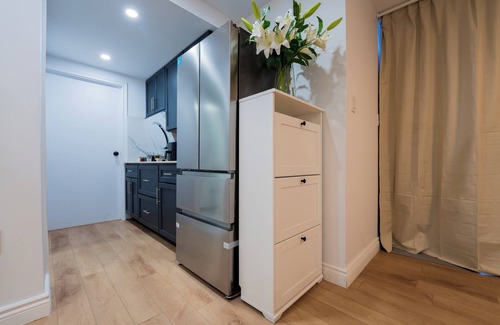 Cote-Des-Neiges—Notre-Dame-De-Grace Condominio | New Renovated Studio with Queen Bed + Sofa Bed