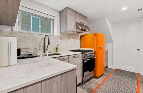 16th Street Heights Apartamento | New Renovation 1BR with Patio & Parking