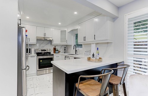 Steeles Casa | NEW RENOVATION WOODS VIEW 2 MINS TO PACIFICMALL