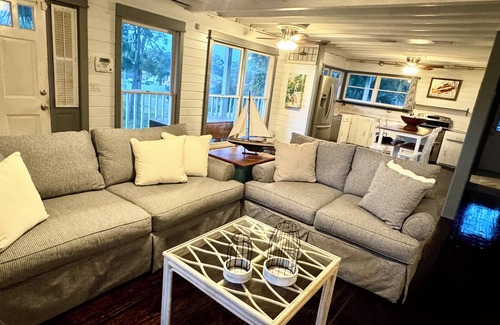 Bel Air Casa | 20% OFF ALL August rentals - Book NOW - PRIVATE POOL & Hot Tub, Steps from Gulf