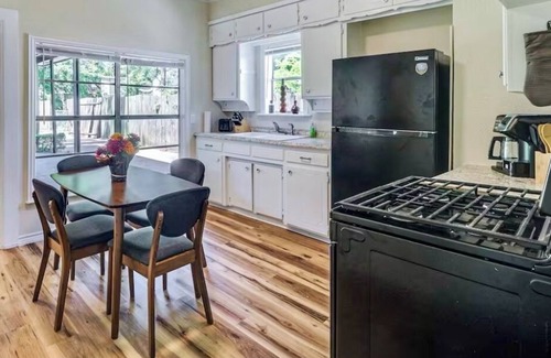 Weatherford Casa | New Rental Promo, Discounted Rate! 2Bed/2Bath Home, Walk to Downtown Weatherford