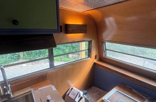 Campton Casa | NEW! Retro 1970s Camper 24-Mile Ridgetop Views, Stargazing & Private Retreat
