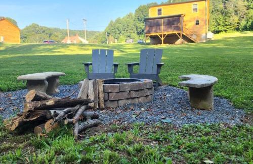 Creston Casa | New River Log Cabin, HOT TUB, Fire Pit