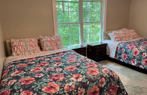 Forsyth Casa | NEW Riverfront 3 Bedroom Cabin NEAR Jackson Lake