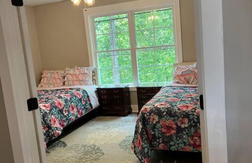 Forsyth Casa | NEW Riverfront 3 Bedroom Cabin NEAR Jackson Lake