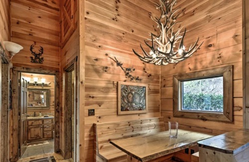 Murphy Cabina | *NEW Riverfront Cabin with Mountain Views