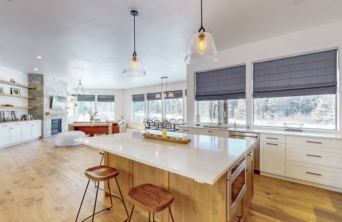 McCall Casa | New! Rivers Bend - Riverfront - Clubhouse w/gym, sauna, pool, hot tub