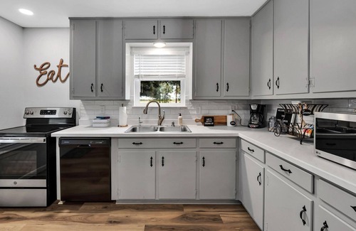 Waco Cabaña | New-Rock Creek Cottage ~ Cozy & Countryside, 12 miles from Magnolia