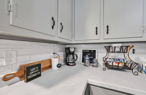 Waco Cabaña | New-Rock Creek Cottage ~ Cozy & Countryside, 12 miles from Magnolia