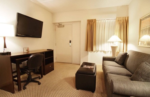 Lake Geneva Apartamento | New! Romantic Lakeside Luxury - walking distance to downtown fun