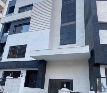 Al Jubeiha Apartamento | New Rooftop 3 bedroom furnished apartment- Super deluxe