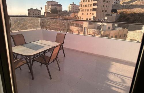 Al Jubeiha Apartamento | New Rooftop 3 bedroom furnished apartment- Super deluxe