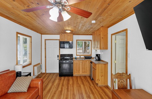Cobb Apartamento | NEW! Rouge Cobb Mountain Hotel - Cabin 2