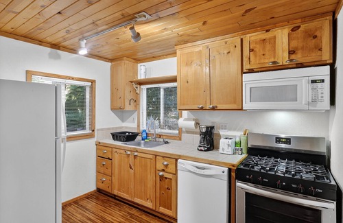 Cobb Apartamento | NEW! Rouge Cobb Mountain Hotel - Cabin 4