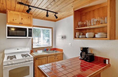 Cobb Apartamento | NEW! Rouge Cobb Mountain Hotel - Cabin 5