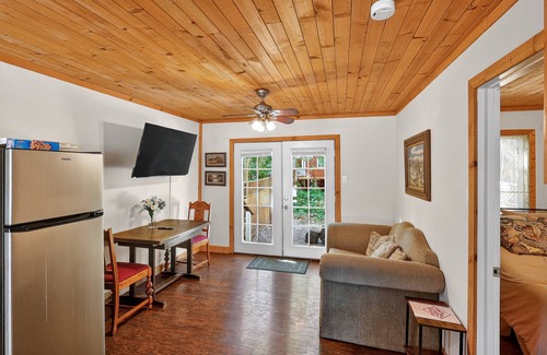 Cobb Apartamento | NEW! Rouge Cobb Mountain Hotel - Cabin 1