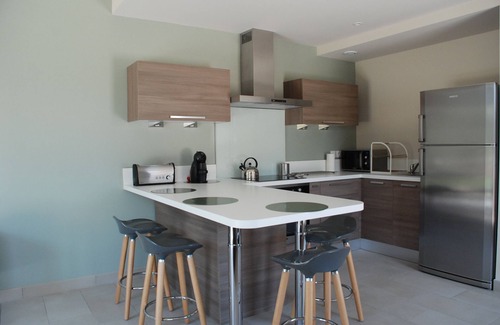 Roussillon Cabaña | New ROUSSILLON: Seasonal Rental St. Louis John's Wort