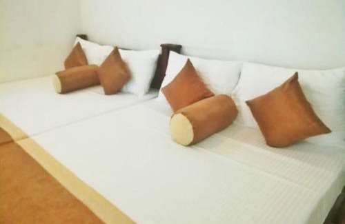 Anuradhapura Hotel | New Royal White Tourist Rest Hotel