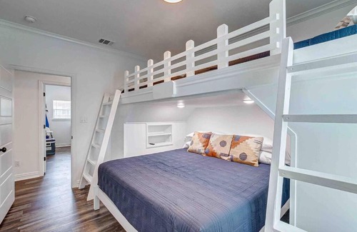 Port Bolivar Casa | *NEW* S A L T Beach House - 5 min walk to beach