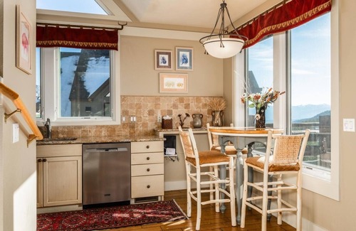 Lost Trails Retreat Casa | NEW! Saddle Ridge F5 (3-Bedroom Home) with Mountain view