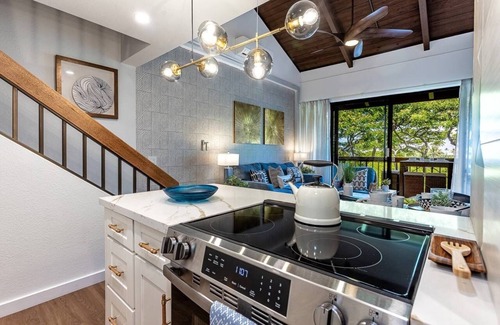 Kihei Condominio | New - Saltwater Pool/Pickelball&Tennis/150 Steps to Beach/AC/Hotel Linens