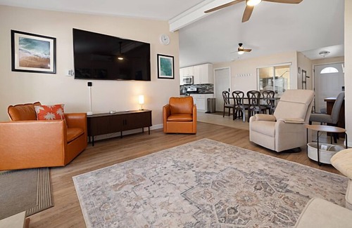 Serra Mesa Casa | NEW San Diego Getaway! 4 Bedroom 3 bath Games BBQ Ping Pong, Corn Hole