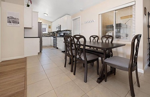 Serra Mesa Casa | NEW San Diego Getaway! 4 Bedroom 3 bath Games BBQ Ping Pong, Corn Hole