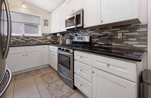 Serra Mesa Casa | NEW San Diego Getaway! 4 Bedroom 3 bath Games BBQ Ping Pong, Corn Hole