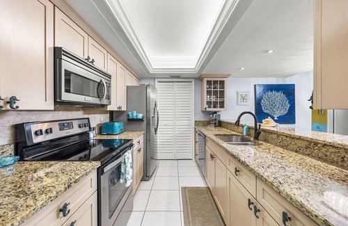 Redington Shores Condominio | NEW San Remo 102! Last Minute Summer Openings! Beach Views!!
